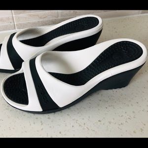 SIZE 6 BLACK & WHITE “CROCS’ SANDALS ~NEW!